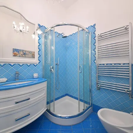 Queen - Luxury (adults Only) *